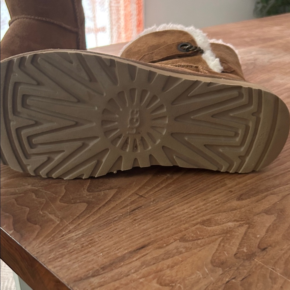 UGG Brown Winter Boots with Cream Lining - Picture 3 of 3